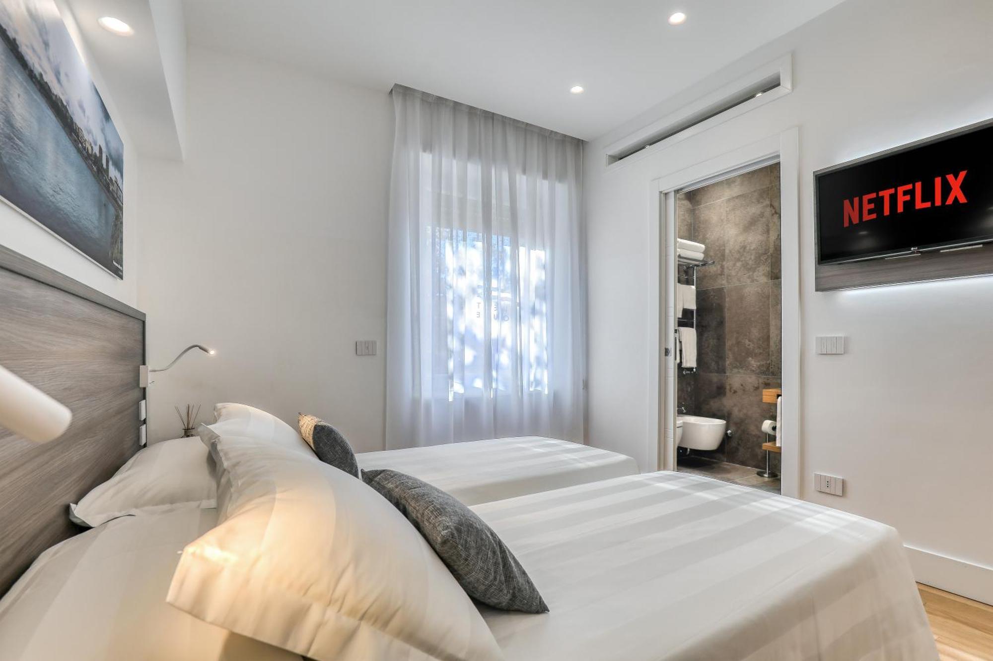 Gallery Suite Чивитавекия Стая снимка